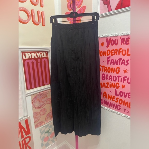 NWT OZAI N KU Crinkle Midi Skirt - Picture 2 of 6